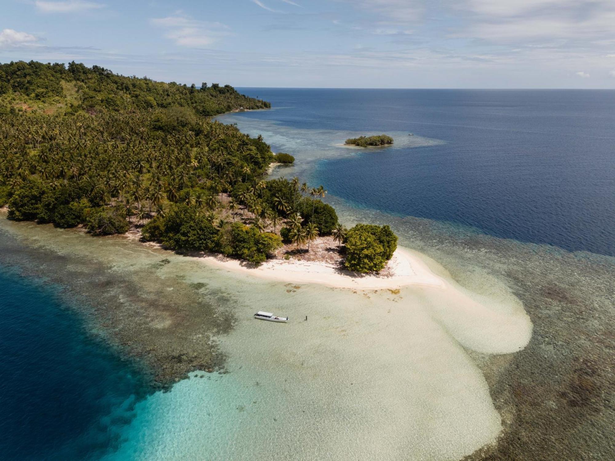 Reconnect - Private Island Resort & Dive Center Togean - Buka Buka Island Ampana Екстериор снимка
